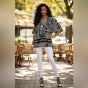 Women's Black and White Patterned Top☑️